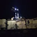 Una lancha huye a alta mar tras trasladar a varios migrantes de Marruecos a Melilla, uno herido con un brazo fracturado